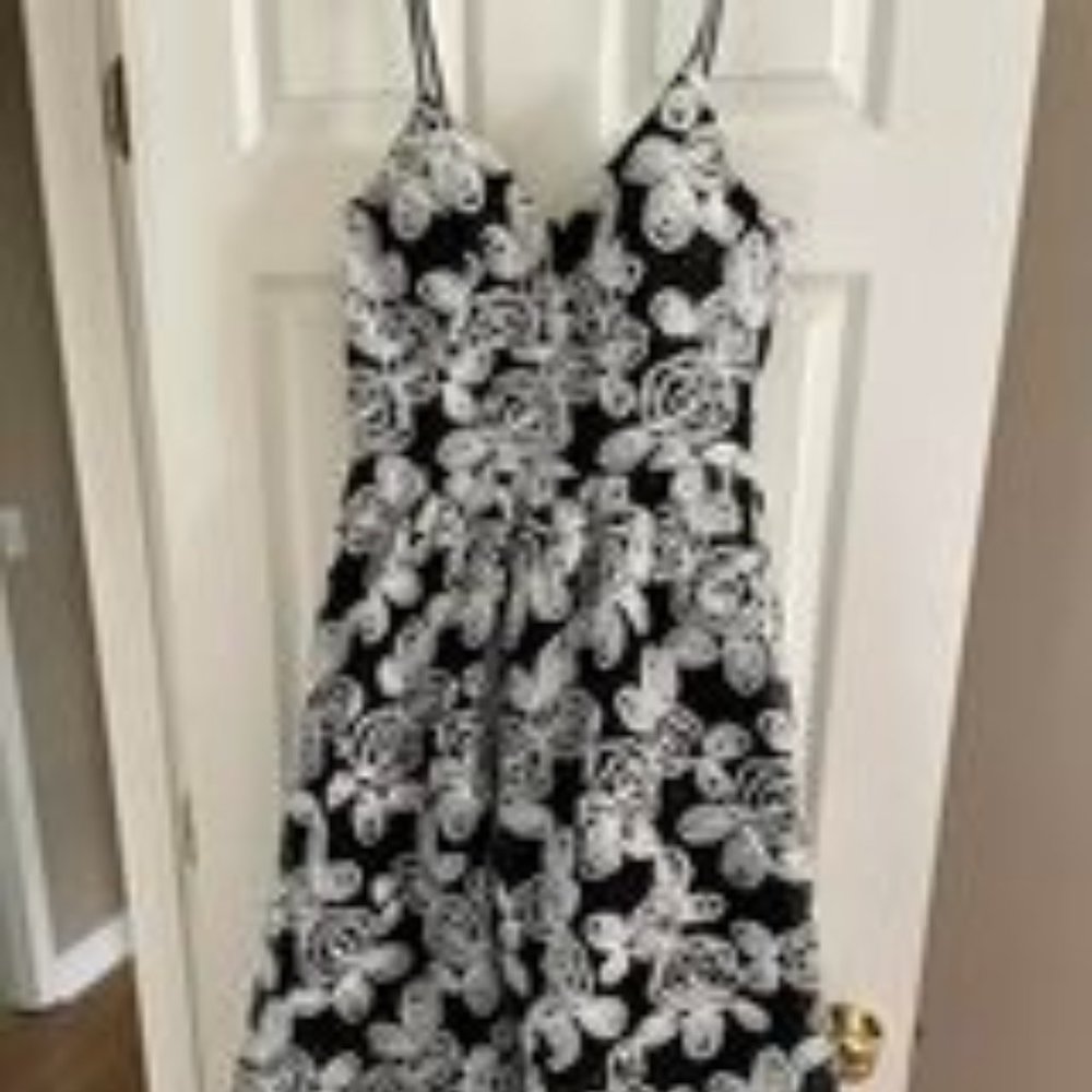 BLACK WHITE DRESS NEVER WORN